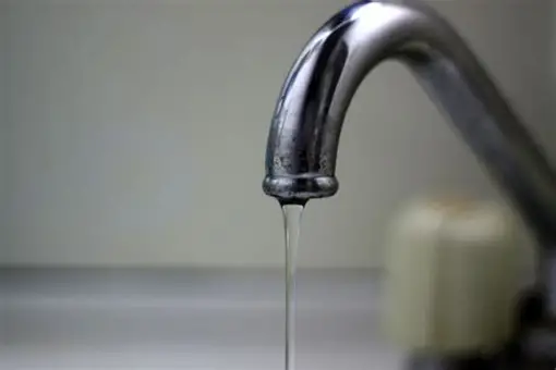 Mejoras en el agua: arrancó la limpieza de la red en zona céntrica